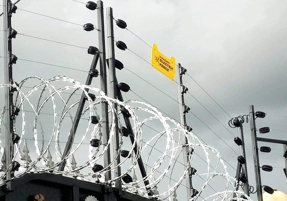 Wall Standing Electric Fence